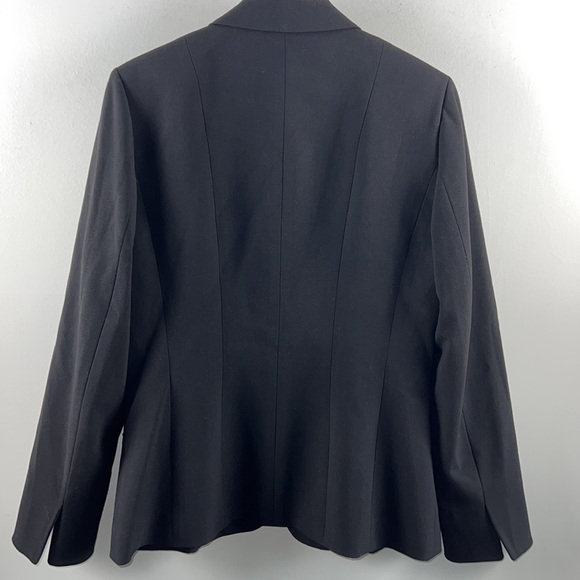 T Tahari blazer jacket - Picture 3 of 3